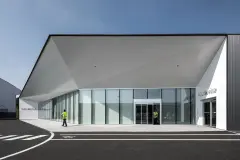 Flughafenterminal Milano mit vorgehängtem hinterlüftetem Fassadensystem StoVentec R, Italien