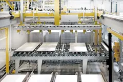 Automatisierte Produktionsanlage zur Herstellung von Leichtbauplatten